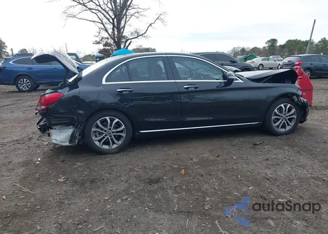 2017 Mercedes-Benz C 300 4Matic/Luxury 4Matic из США, поврежденный, VIN 55SWF4KB4HU220347